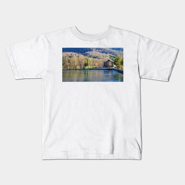 Wolf Creek Golf Club Kids T-Shirt by Cynthia48